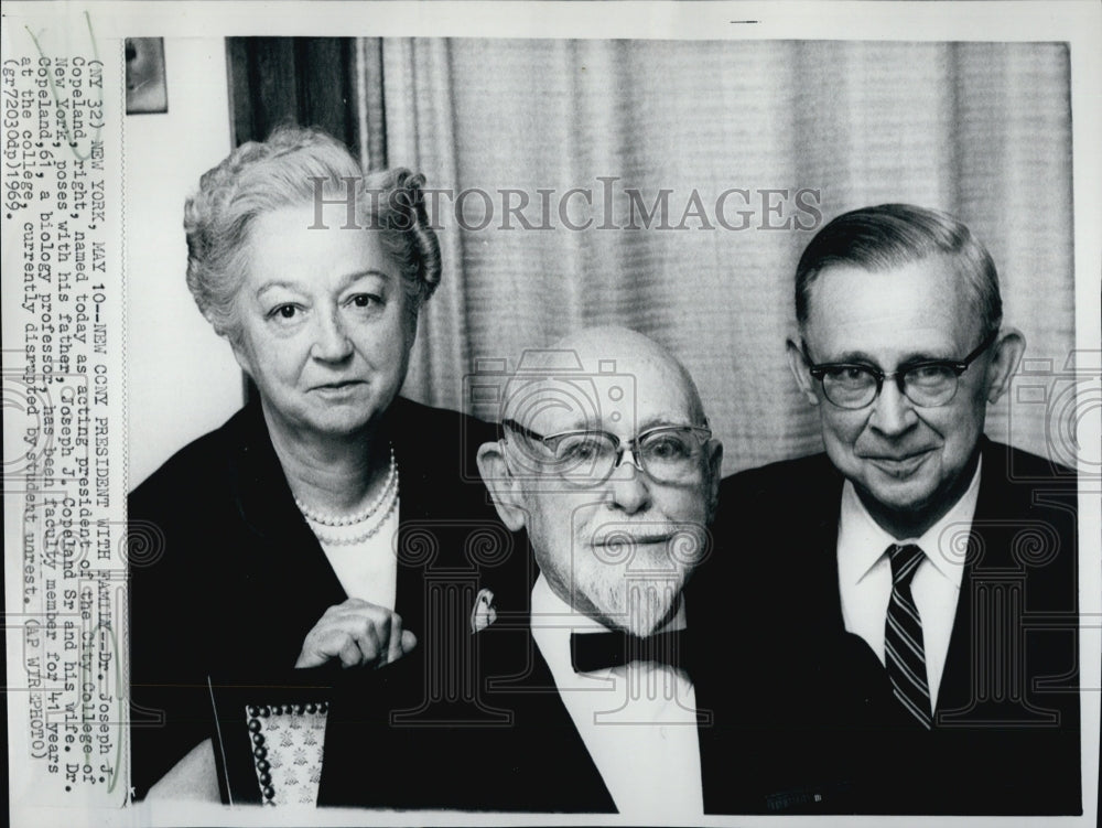 1969 Press Photo Dr. Joseph Copeland And Family - Historic Images