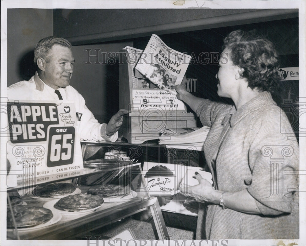 1961 Press Photo A New Service For Waldorf Customers - Historic Images