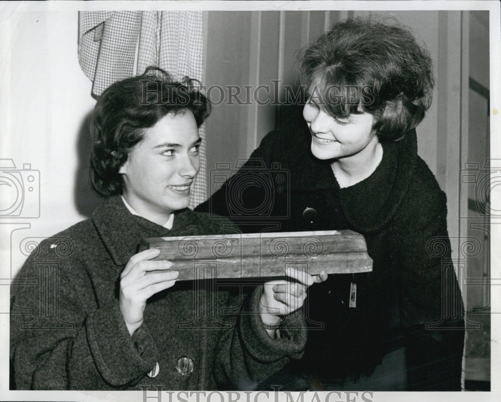 1960 Press Photo Brooke Herron And Gwen Sweet - Historic Images