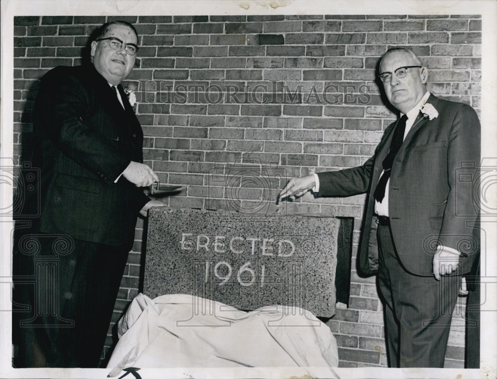 1963 Press Photo William Shields And Elmer Mapes - Historic Images