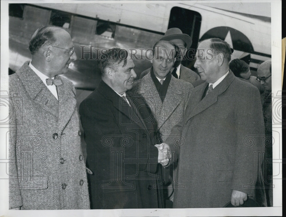 1953 Press Photo Rep. Joseph Martin and Dr. Schreiber at Airport in Berlin - Historic Images