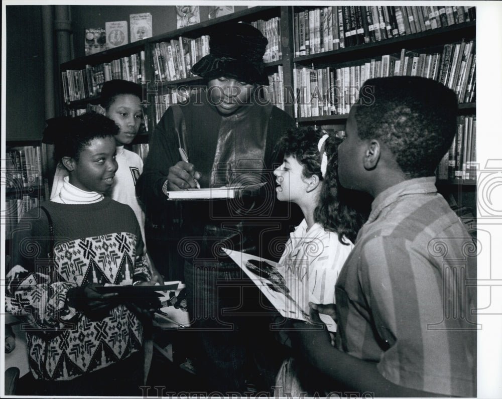 1990 Press Photo LL Cool J at King Middle School Contest Winners - Historic Images