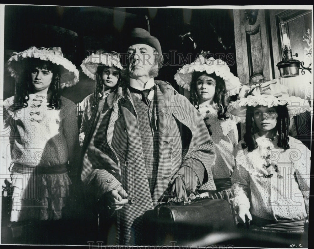 1966 Press Photo Douglas Byne star in "Hotel Paradiso". - Historic Images