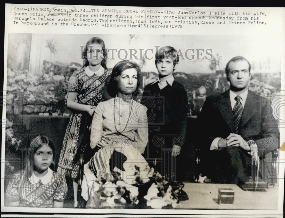 1975 Press Photo King Juan Carlos I with Wife Queen Sofia &amp; Their Children - Historic Images