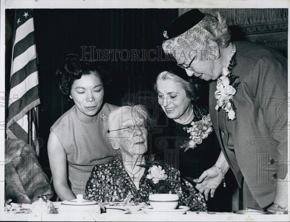 1963 Elizabeth Richardson - Historic Images