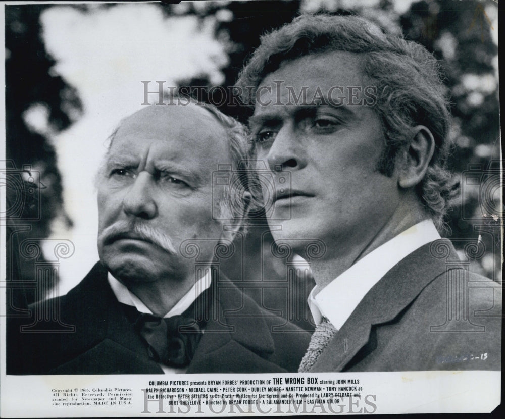 1966 Press Photo Ralph Richardson And Michael Caine - Historic Images