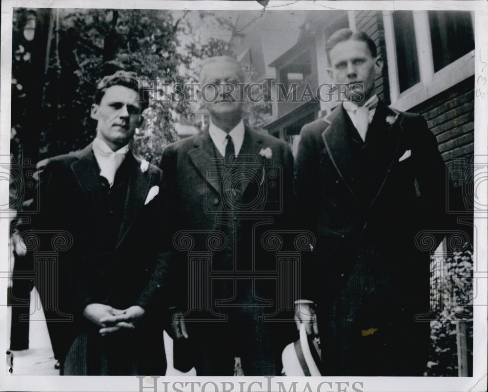 1951 Press Photo Milton Corey,minister with sons Milton Jr and Mendell from Mass - Historic Images