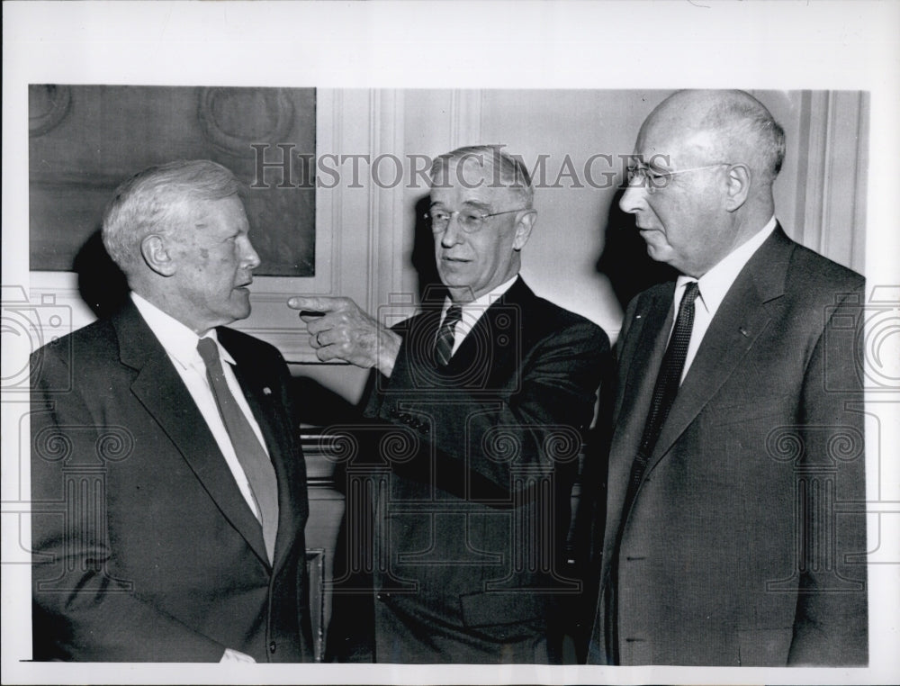 1955 Press Photo Honoring Dr. Vannevar Bush Retirement(c) of The Carnegie Inst. - Historic Images