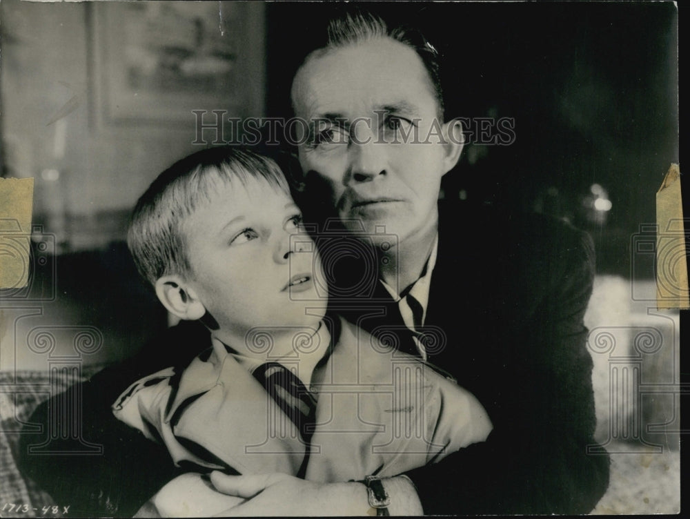 1957 Press Photo Bing Cosby and Malcolm Broderick scene from &quot;Man On Fire&quot;. - Historic Images