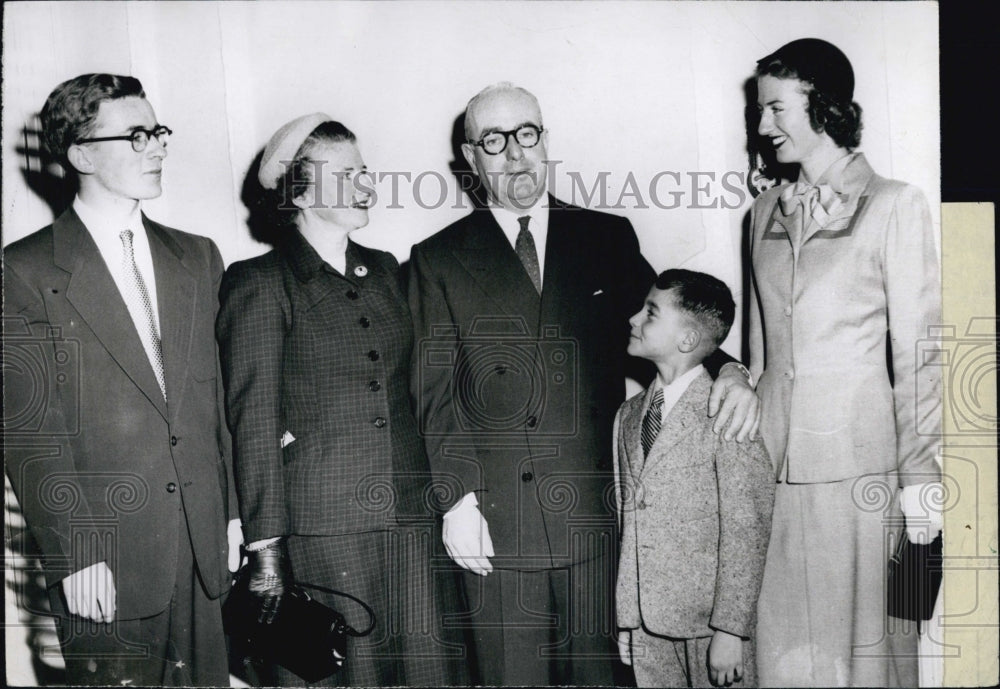 1952 Press Photo New Dist Atty Garret Byrne &amp; Family with Governor Paul Dever - Historic Images