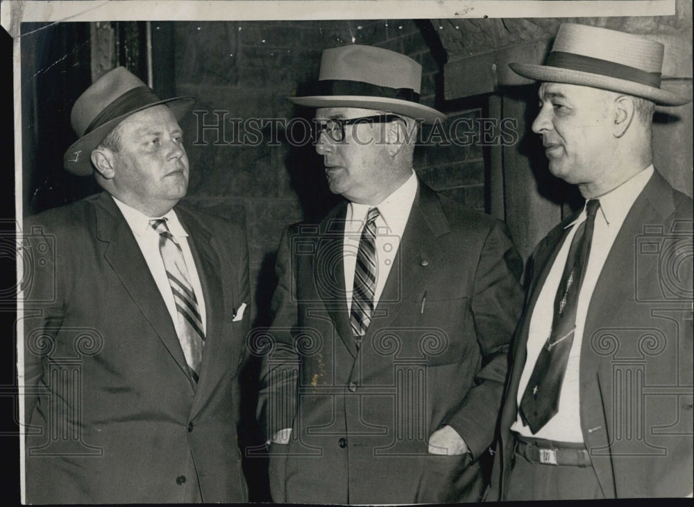 1954 Press Photo District Attorney Garrett Byrne, NY DA Bentley &amp; Capt Wilson - Historic Images