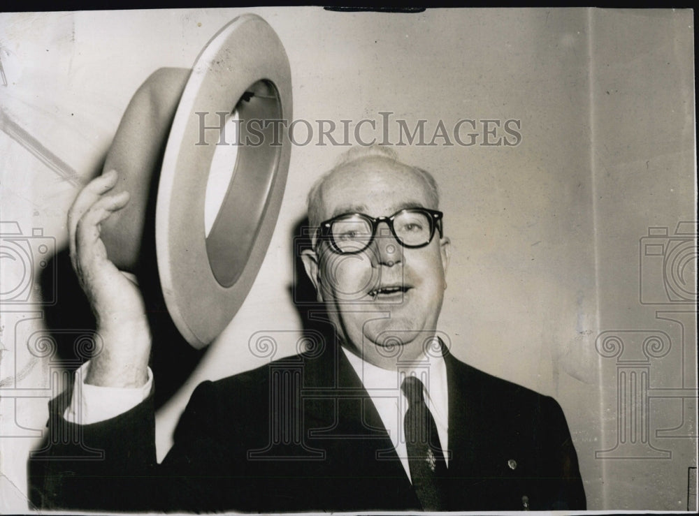 1954 Press Photo District Attorney Garrett Byrne - Historic Images