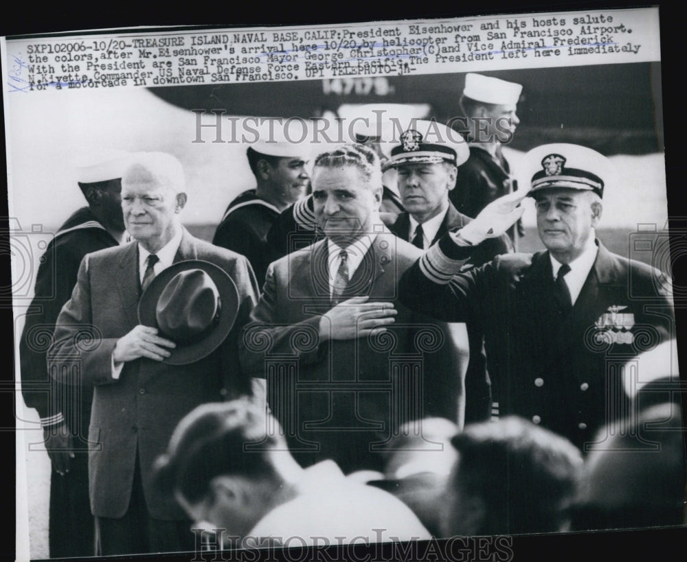 1960 Press Photo Pres.Eisenhower with Mayor George Christopher at SF Airport. - Historic Images