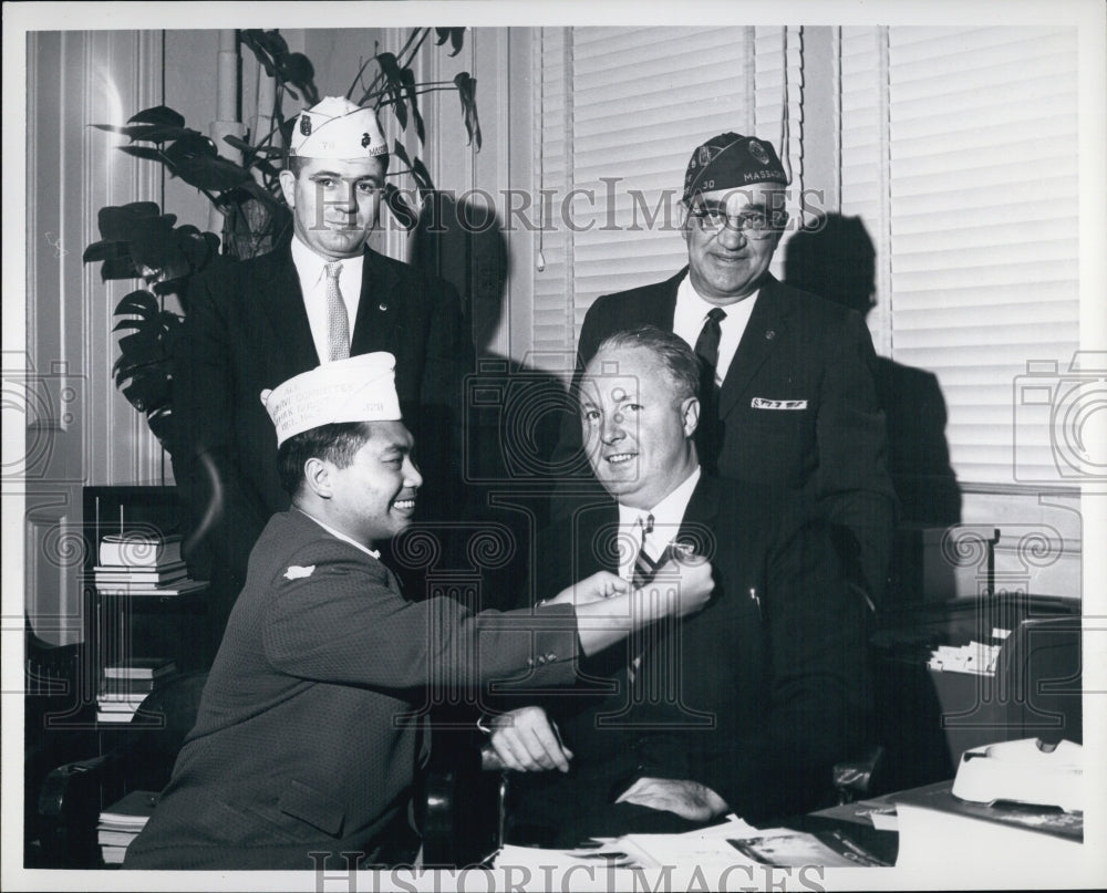 1960 Press Photo Albert Y.Chin pins the chief Marshall Badge to John Collins - Historic Images