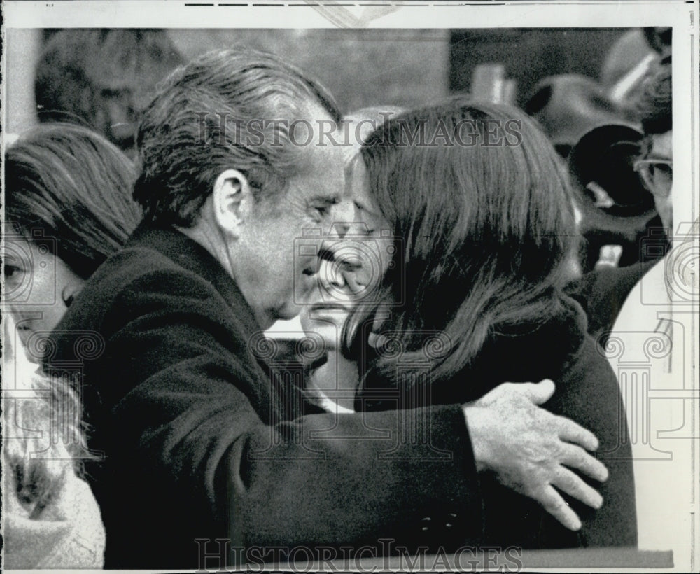 1974 Press Photo President Nixon with Widow of Murray Chotiner at Funeral - Historic Images