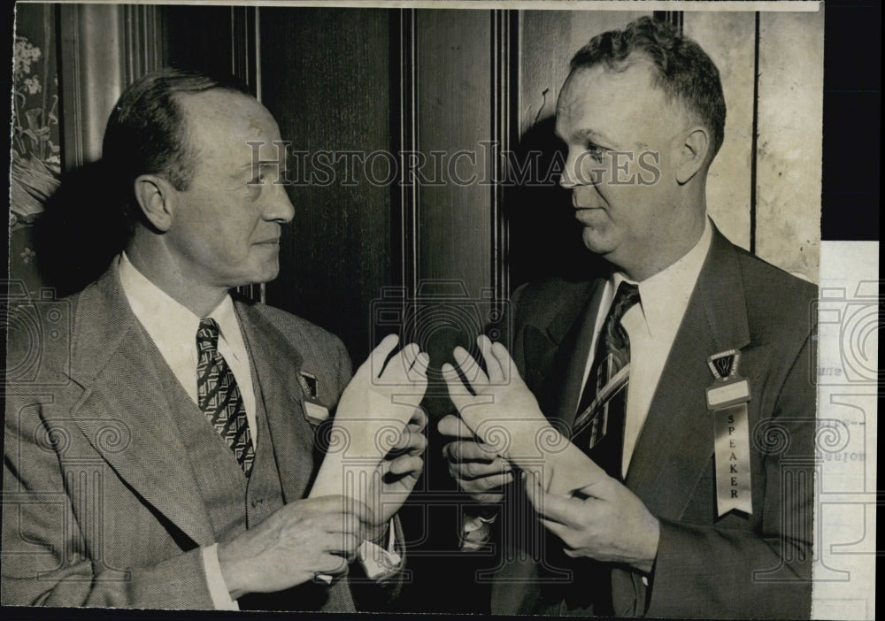 1953 Press Photo Dr James Church Of Columbia University &amp; Dr Lightbody Chief Chm - Historic Images