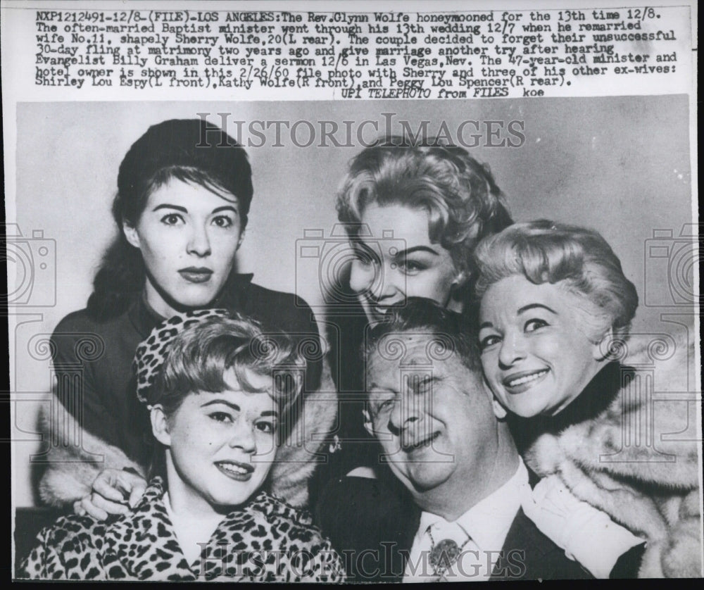 1960 Press Photo The Rev.Wolfe &amp; His 13th Wife Sherry With 3 Of His Ex Wives - Historic Images