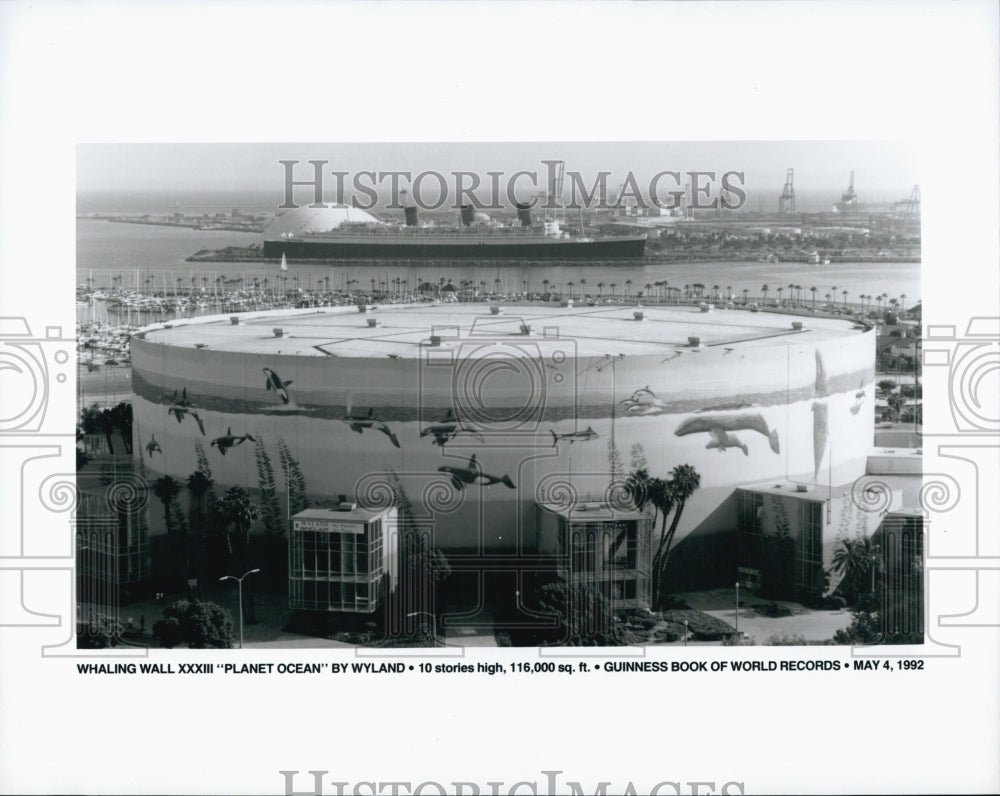 1992 Press Photo Whaling Walls XXXIII by Wyland,10 stories high. - Historic Images