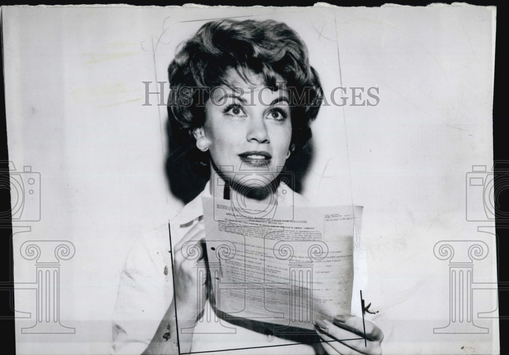 1959 Press Photo Linda Christian, Actress at Social Security Office - Historic Images