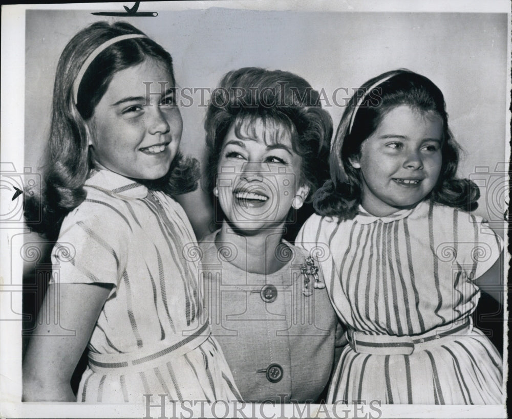 1961 Press Photo Actress Linda Christian With Daughters Romina &amp; Taryn - Historic Images