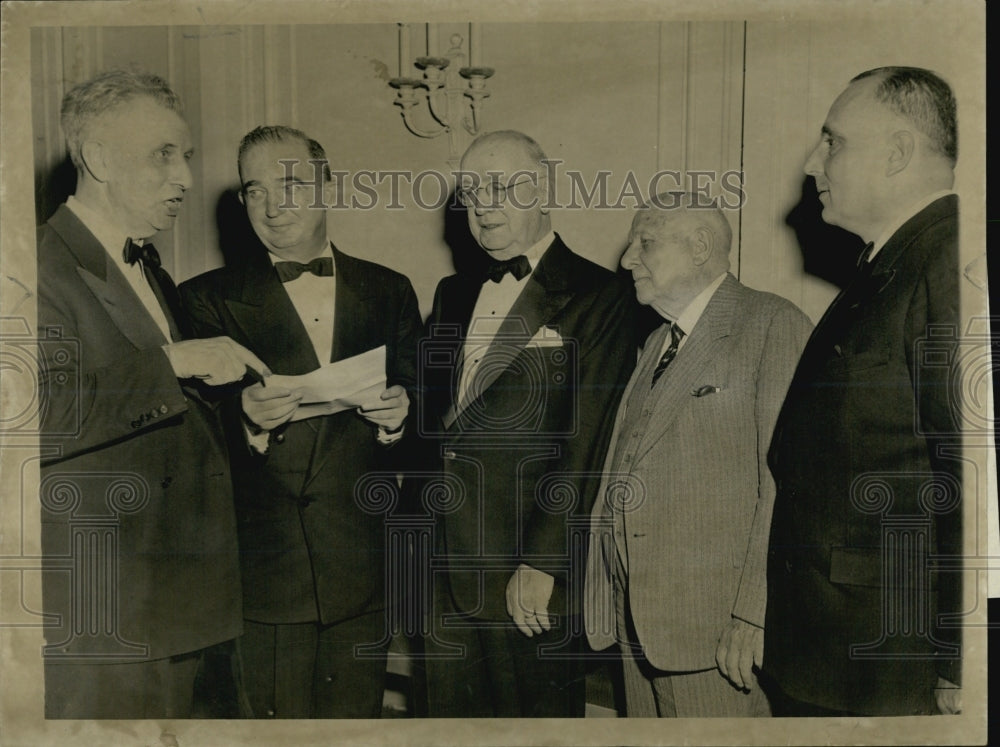 1951 Press Photo Mr.And Mrs.Howard Cambrill Appoints New Dr. Theodore Bayles - Historic Images