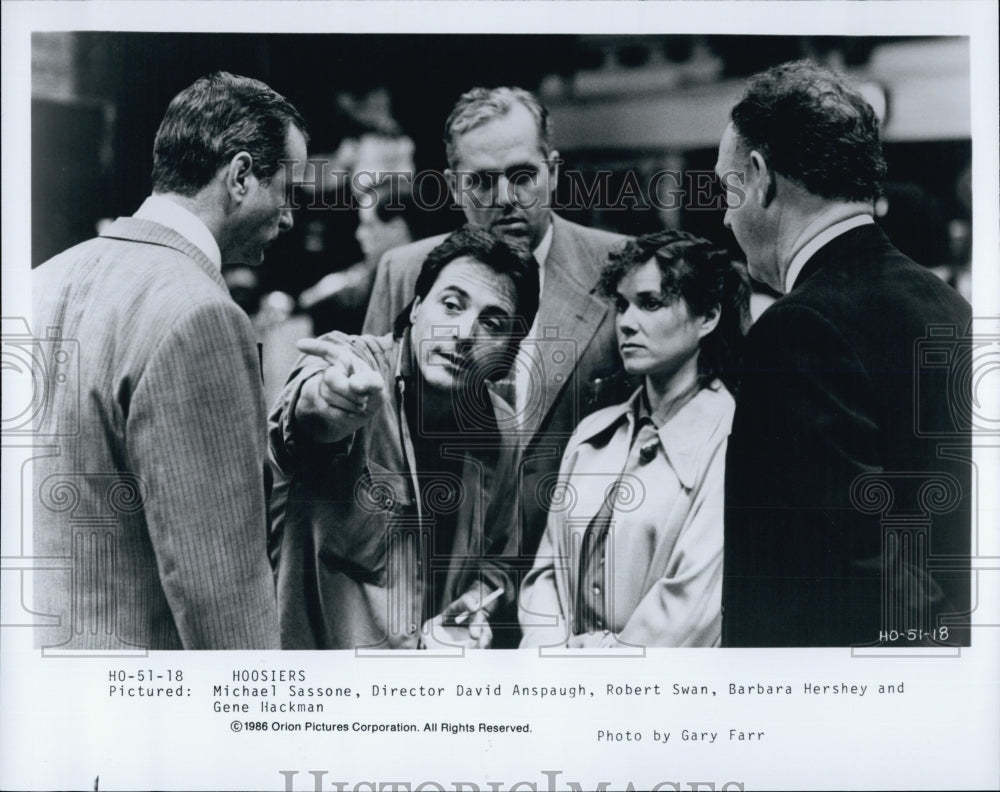 Press Photo Director Davis Anspaugh directs in &quot;Hoosier&quot;. - Historic Images