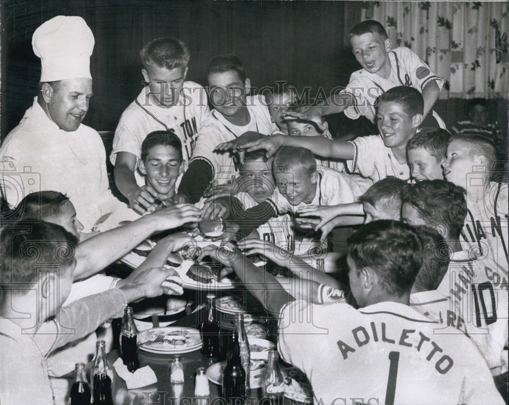 1959 Press Photo Alphonse Esposito, Chef With Chop Steaks - Historic Images