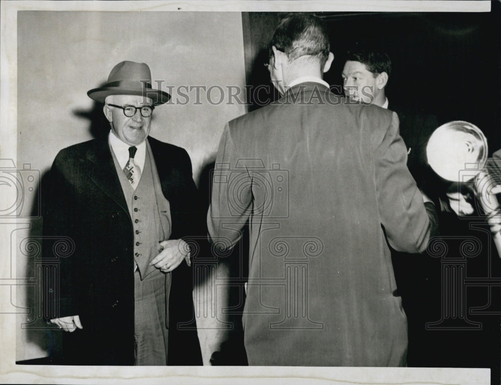 1953 Press Photo Capt. Leo Hoban of Station 3 Joy St. Beacon Hill at grand jury - Historic Images