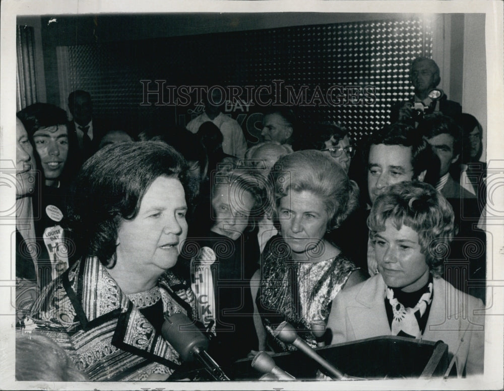 1971 Press Photo Rep.Louise Day Hicks Speaking To Fellow Workers At Hilton - Historic Images