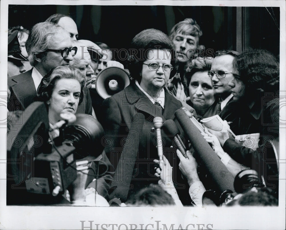 1975 Press Photo Mrs.Virginia Sheehy &amp; Congresswoman Louise Day Hicks - Historic Images