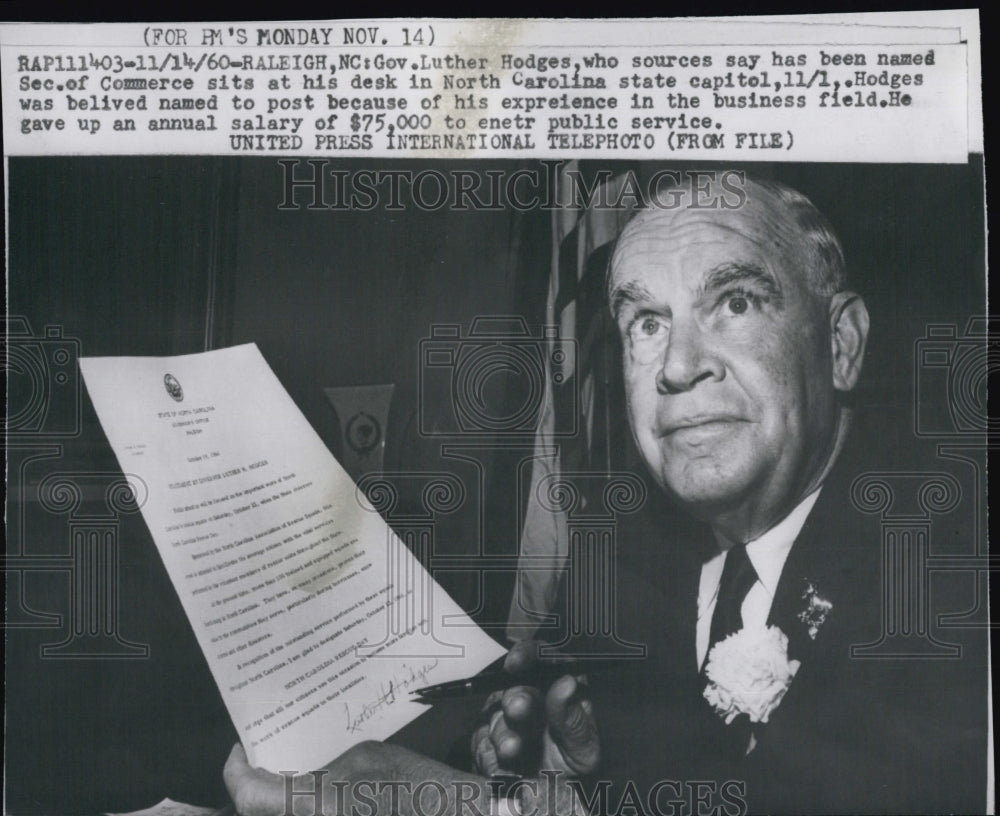 1960 Press Photo Luther Hodges, Sec. of Commerce at Desk in North Carolina - Historic Images