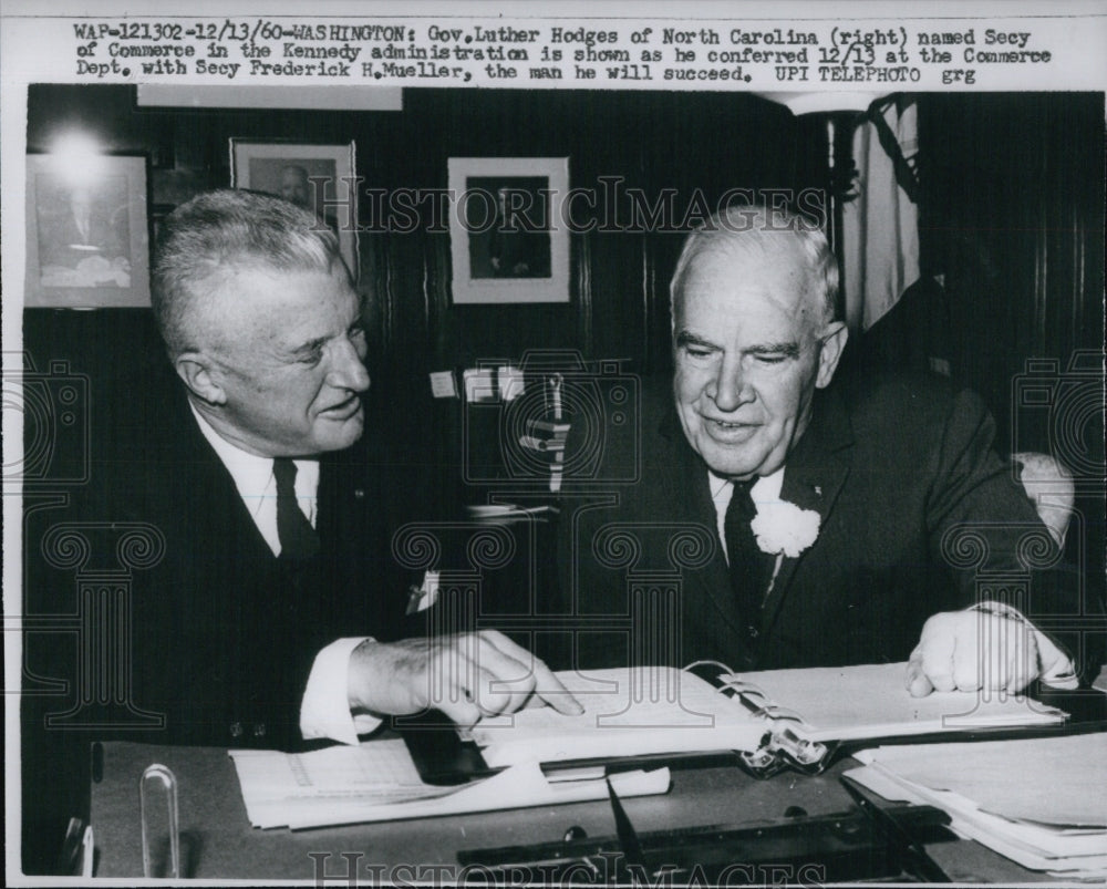 1960 Press Photo Luther Hodges, Gov. of North CArolina With Frederick Mueller - Historic Images