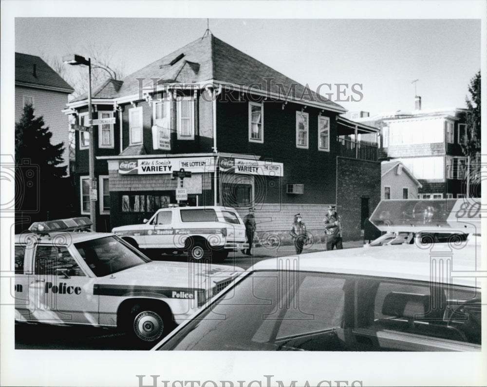 1988 Press Photo Mary Beth Lenane Victim Of Threat With Police - Historic Images