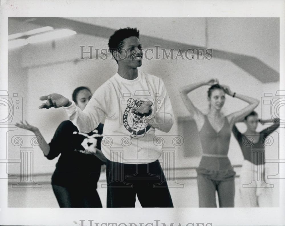 1992 Press Photo Boston Ballet Dancer Ralph Lemon On The Edge - Historic Images