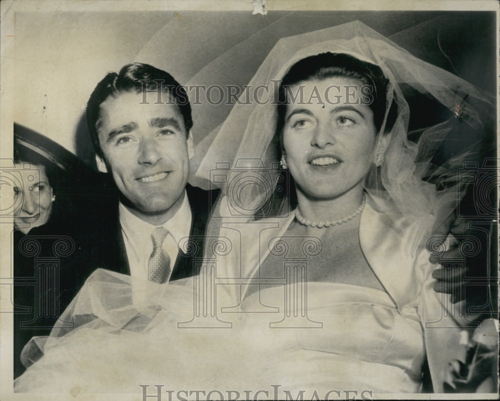 1954 Press Photo Actor Peter Lawford And Bride Patricia After Wedding - Historic Images