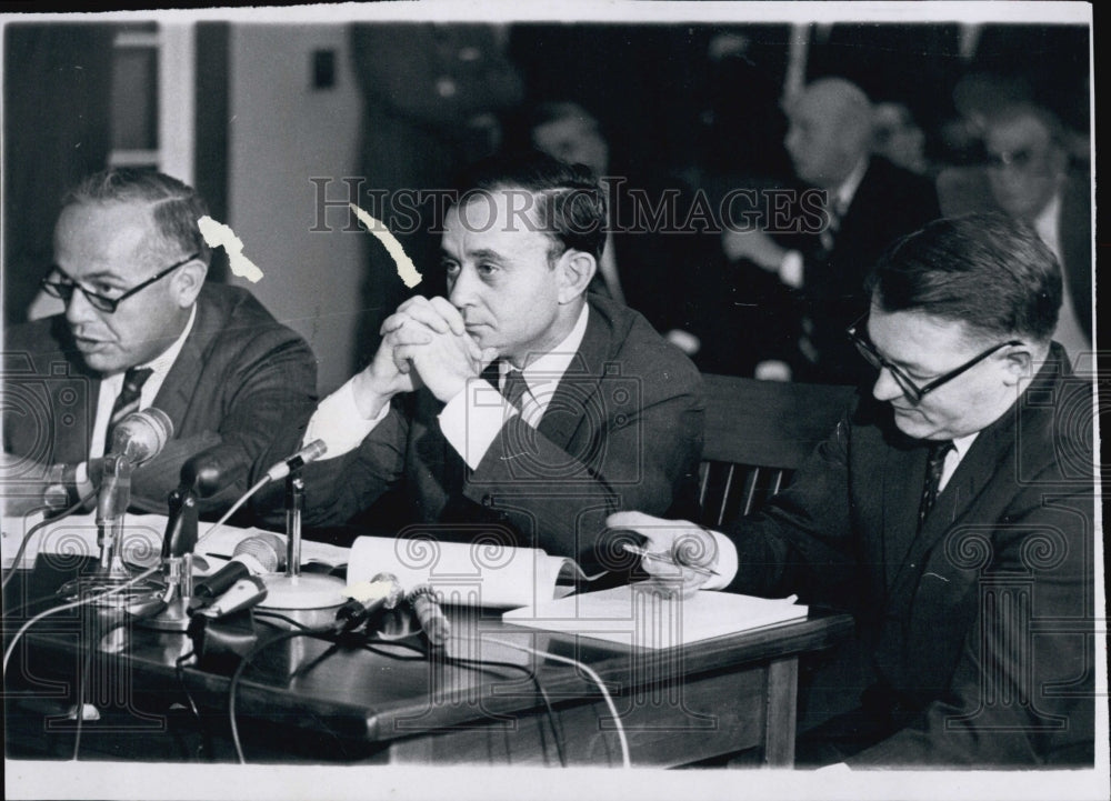 1967 Press Photo Frederick Wiseman During Conference - Historic Images