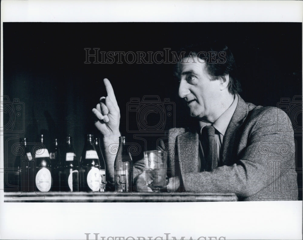 1986 Press Photo Actor Shay Duffin On Set Using Act - Historic Images