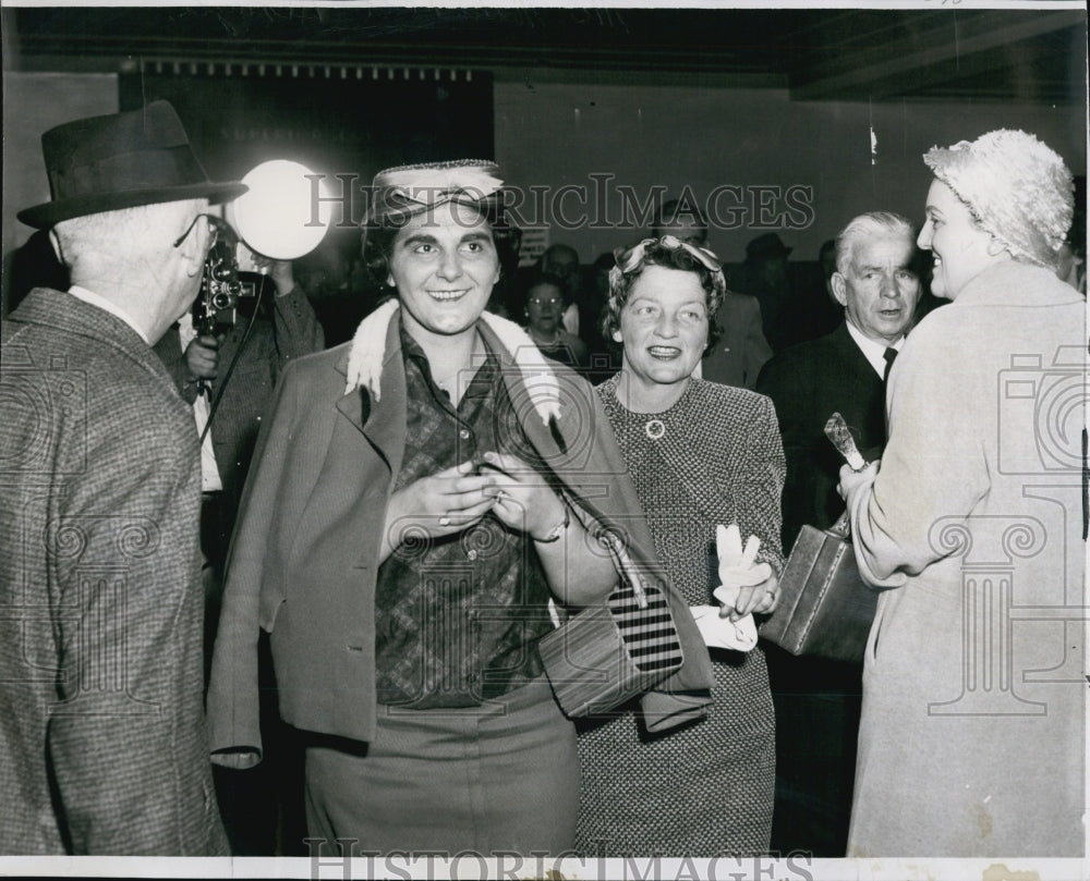 1960 Press Photo Mrs.Nell Van Rie &amp; Mrs. Merlin Ladd At Luncheon - Historic Images