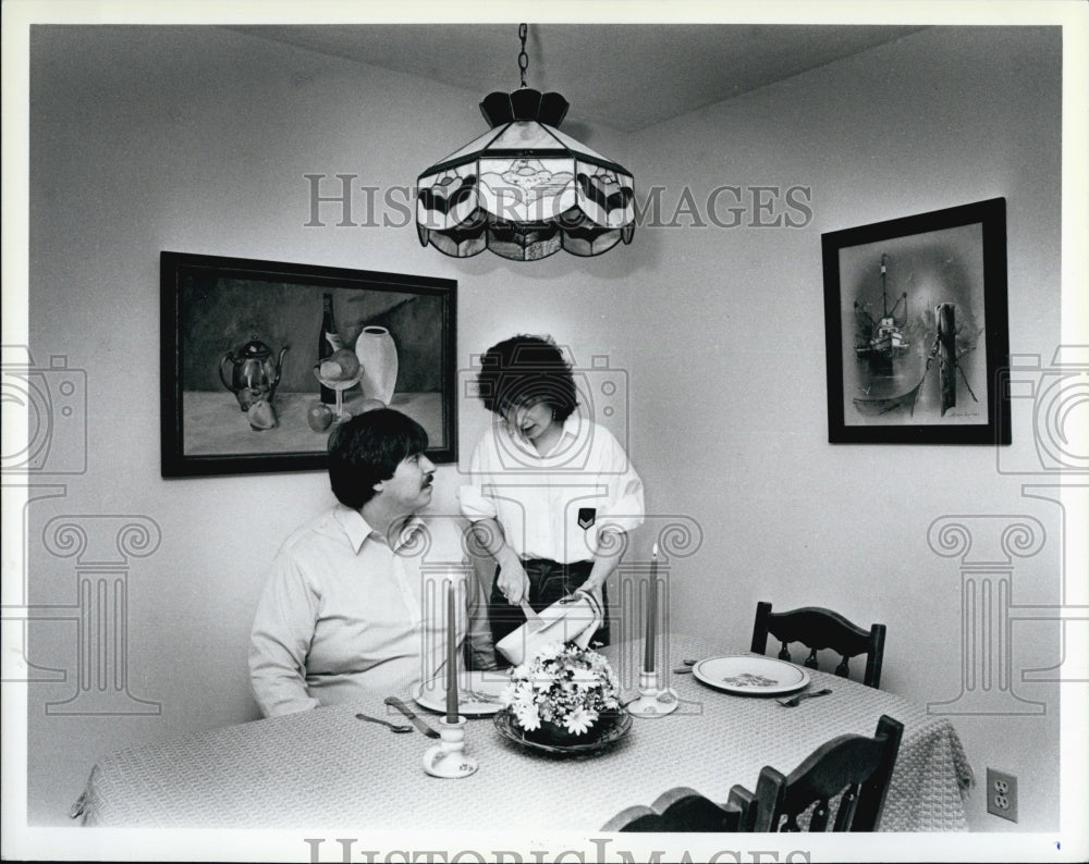 1985 Press Photo Nancy Quil and Ed Lennon in Condo - Historic Images