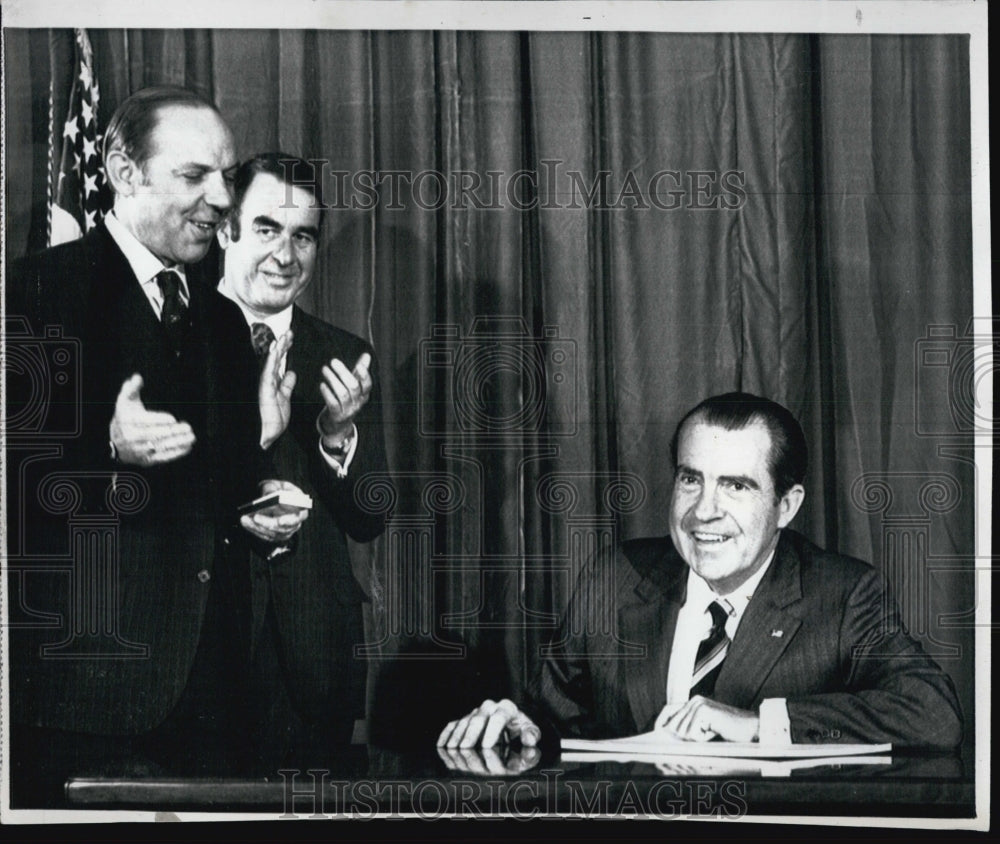 1971 Press Photo Secretary of Labor James Hodgson with President Nixon - Historic Images