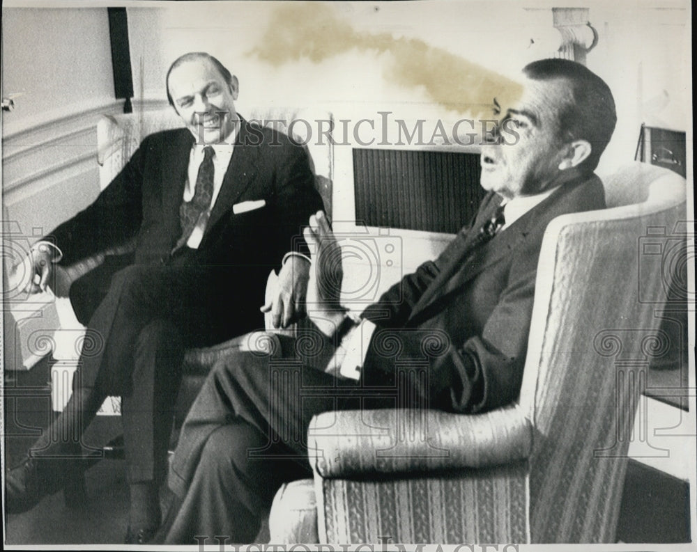 1971 Press Photo Secretary of Labor James Hodgson Talking to President Nixon - Historic Images