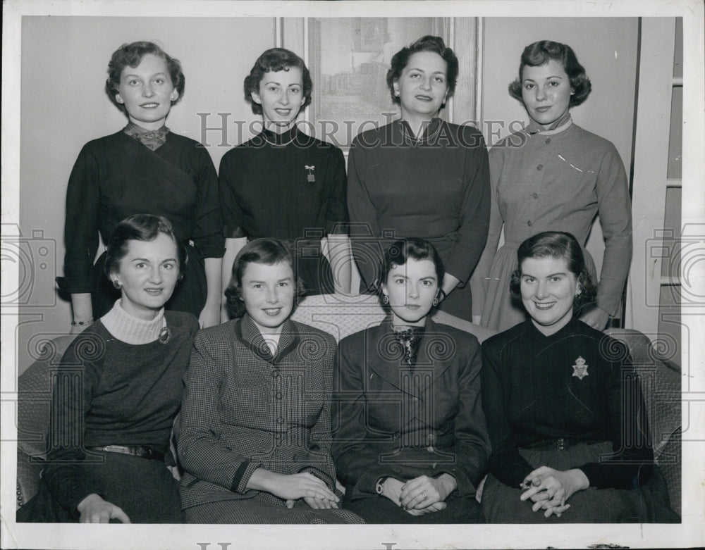 1953 Members of the Marymount College Club of England. - Historic Images