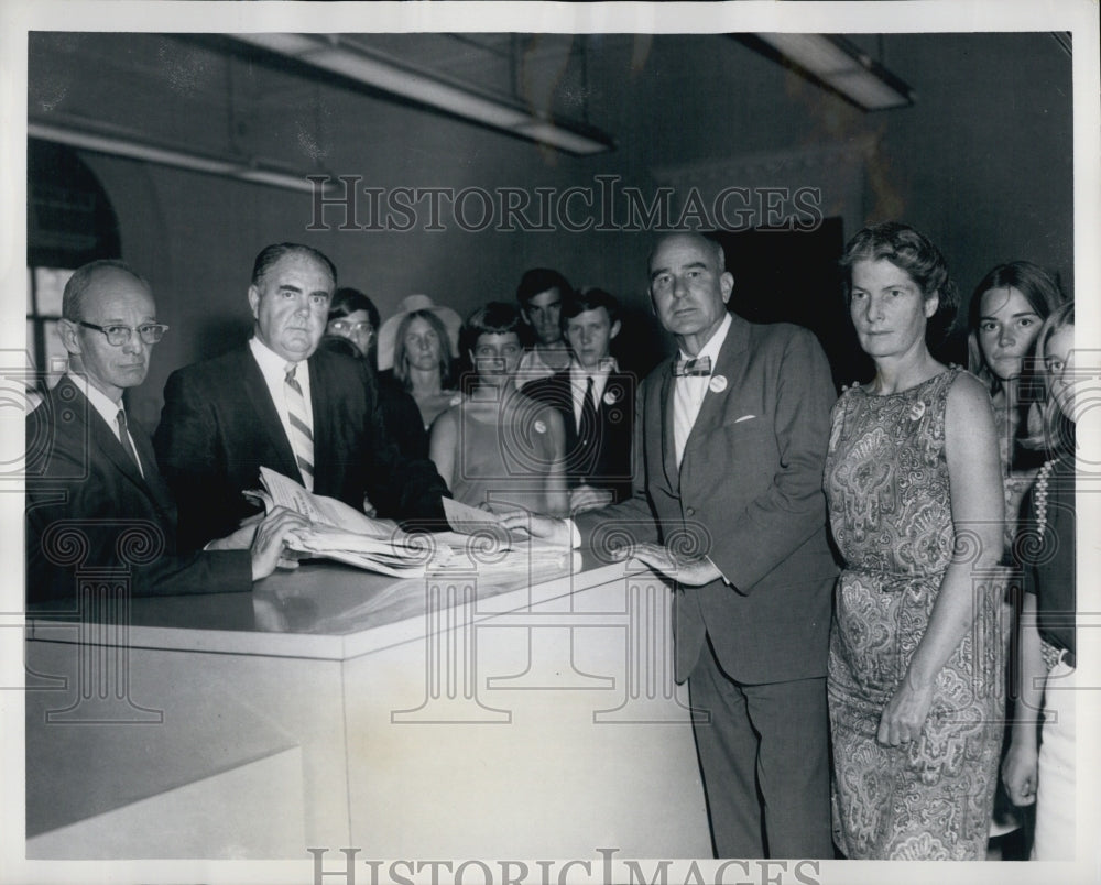 1968 Press Photo Thomas Adams and John Davoren With Signatures for Nomination - Historic Images