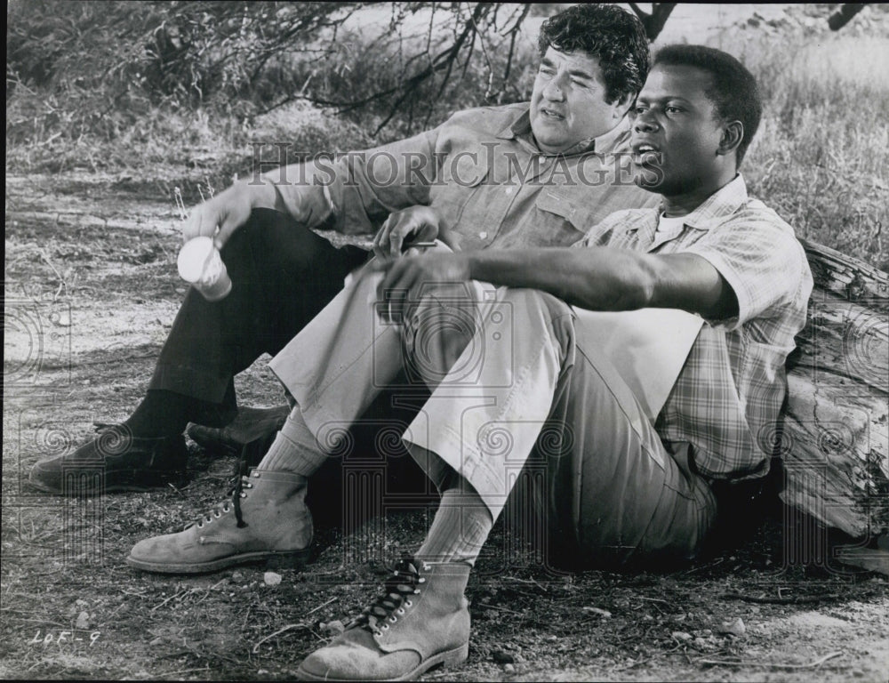 1963 Press Photo Stanley Adams and Sidney Poiter in &quot;Lilles of the Field&quot; - Historic Images