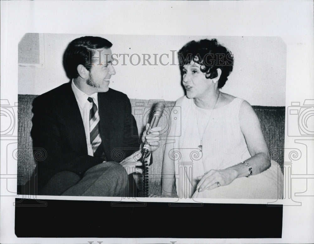 1971 Press Photo Fifi D'Orsay, Actress With Richard Lamparshi, Author - Historic Images