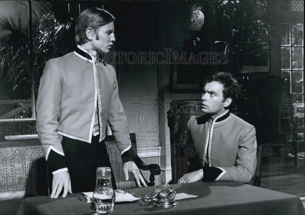 1975 Press Photo Michael York & James Faulkner - Historic Images