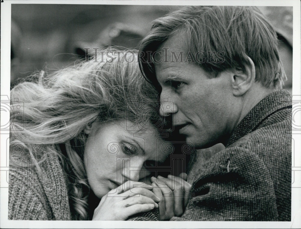 1985 Press Photo Michael York &amp; Barbara Sukowa in &quot;Space&quot; - Historic Images