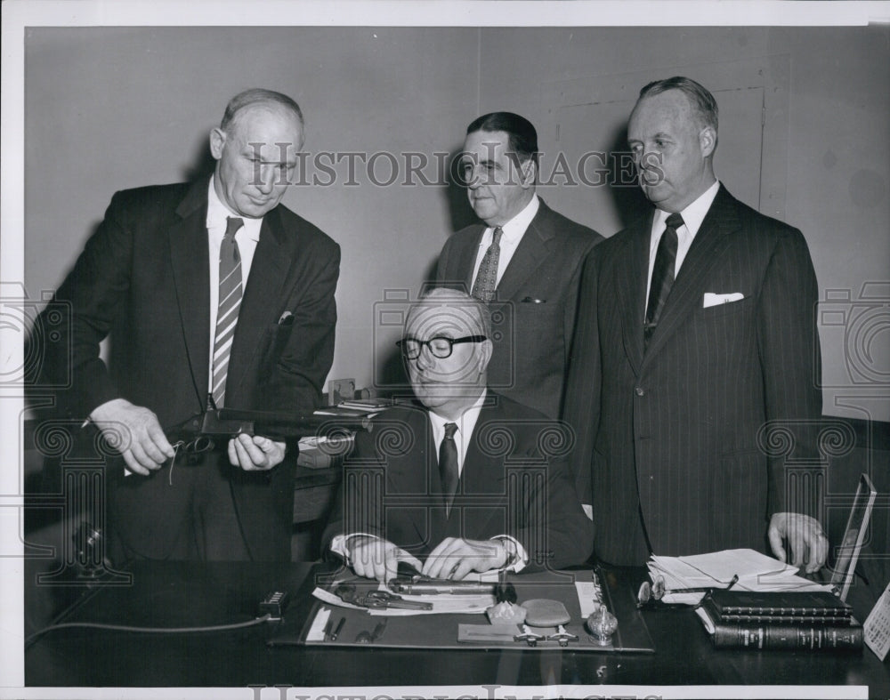 1955 Press Photo Earl Laird Boston Police Ballistics Expert Astor Theater Case - Historic Images