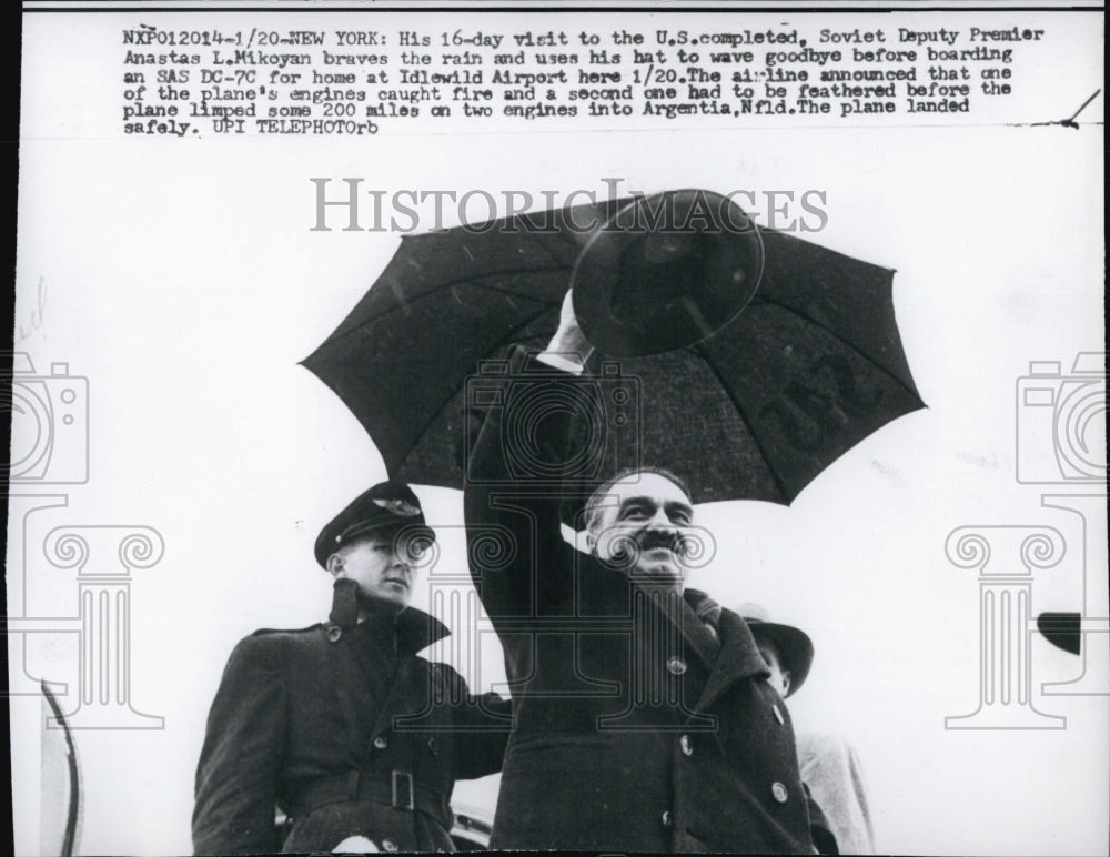 1959 Press Photo Soviet Deputy Premier Mikoyan Boarding Plane in New York - Historic Images