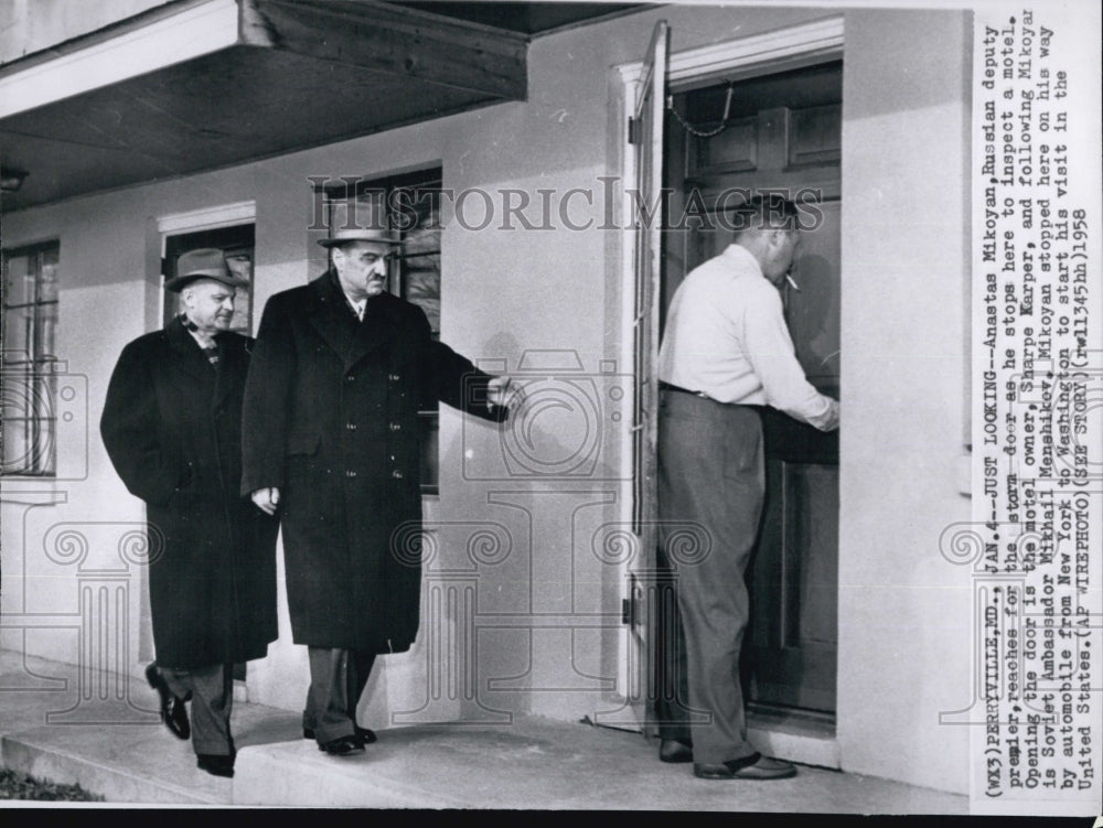 1958 Press Photo Anastas Mikoyan of Russia With Sharpe Karper, Hotel Owner - Historic Images